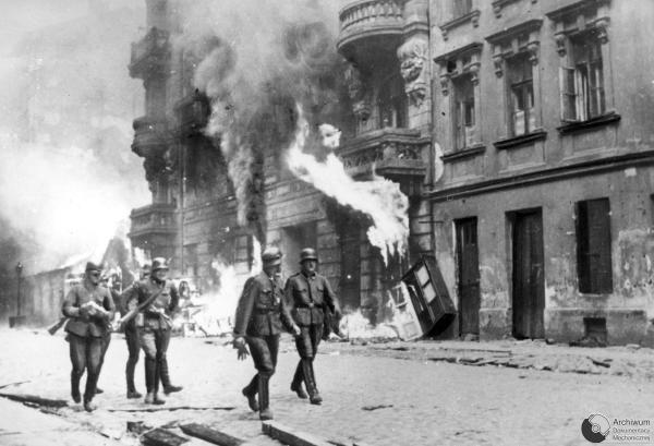 Varsovie - le ghetto - les déportations : 19 avril  Ghetto11