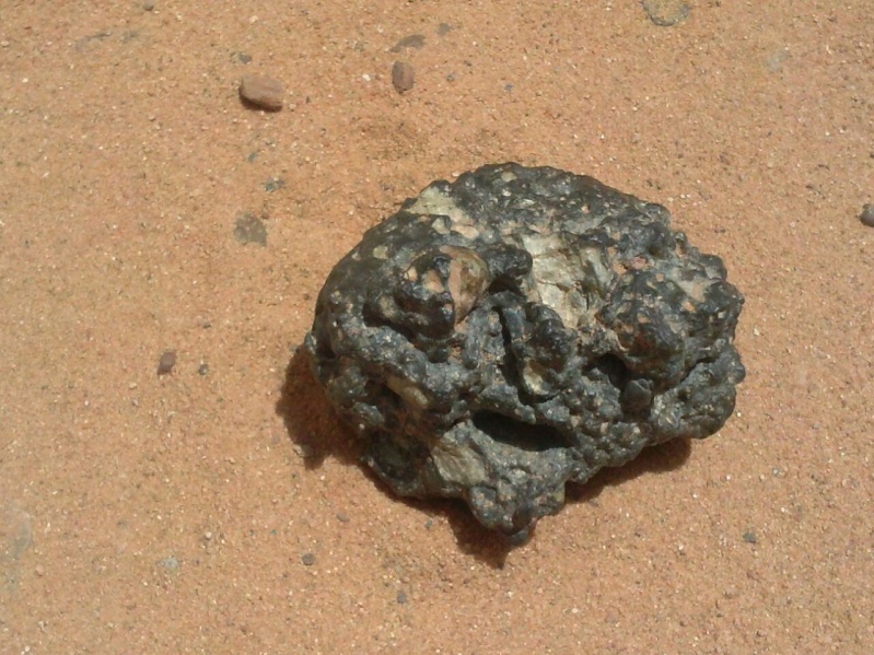 Nouvelle découverte d’une météorite lunaire. (à analyser !) Img-2015