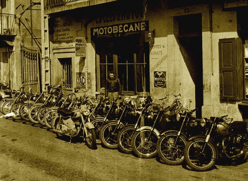 Vieux magasins de motos...... - Page 3 Agence12