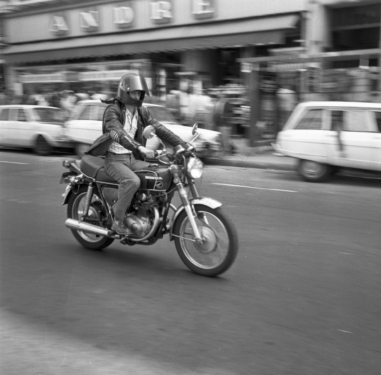 Motos à Lyon dans les années 70 Les-jo10