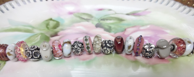 I had so much fun putting this bracelet together today! Dsc00417