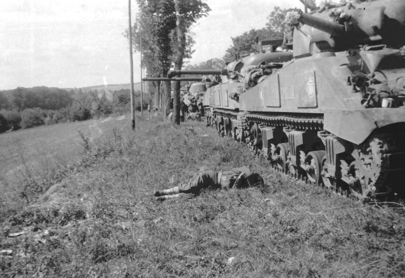 La 2/501 en route vers Châtel (sept. 1944) Bouque10