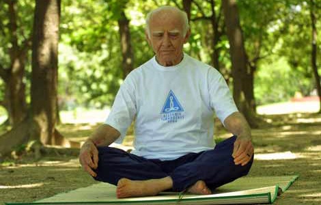 Morre no Rio aos 94 anos o Professor Hermógenes, precursor da Yoga no Brasil Profes10