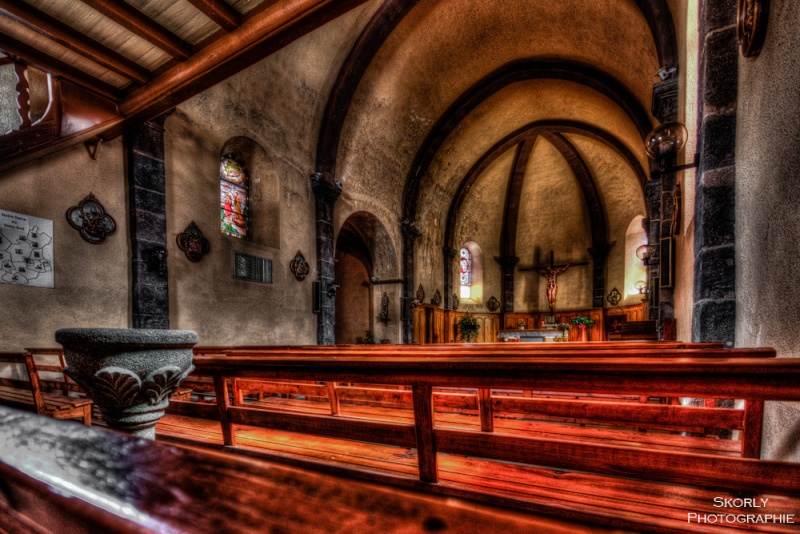 A l'intrieur d'une glise (Costaros) Eglise11