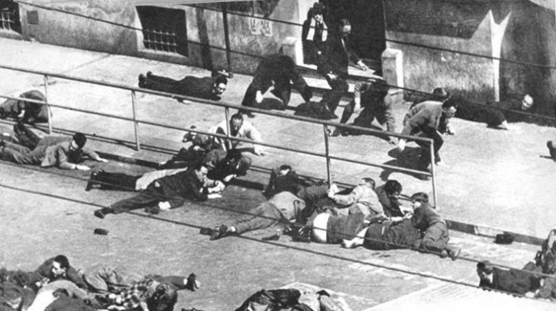 26 mars 1962 Alger rue d'Isly, pendant 12 minutes interminables, les militaires français tirent sur des FRANCAIS avec leurs drapeaux