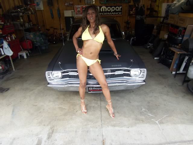 More Mopar babes (sexy) - Page 13 100_0410