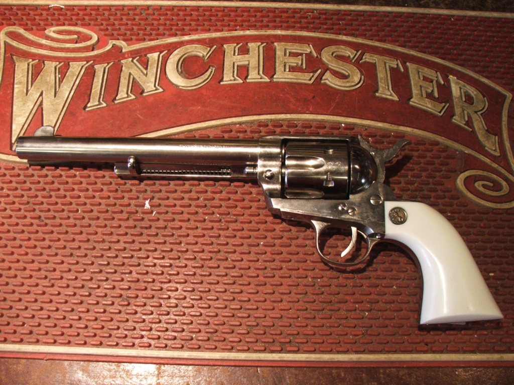 A quoi ressemble le Colt SA 1873 9mm à blanc de chez Pietta Dscf0410