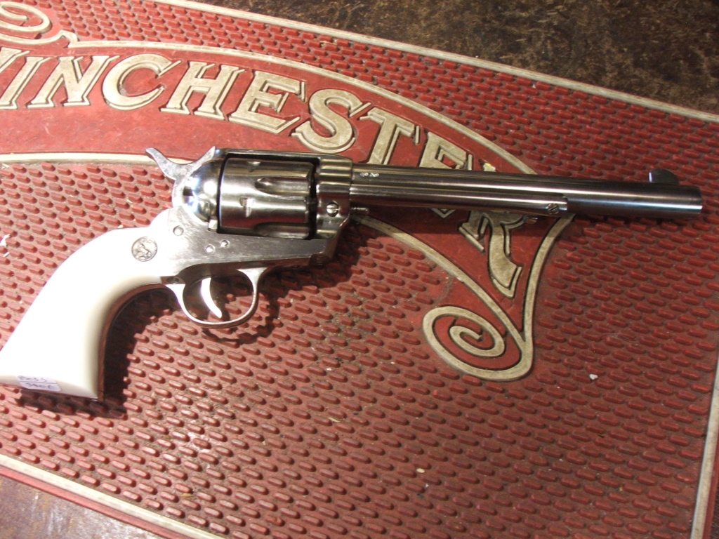 A quoi ressemble le Colt SA 1873 9mm à blanc de chez Pietta Dscf0411
