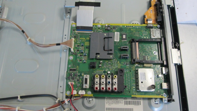 Panasonic TX-LR32U20 не запускается, индикатор горит. Img_2812