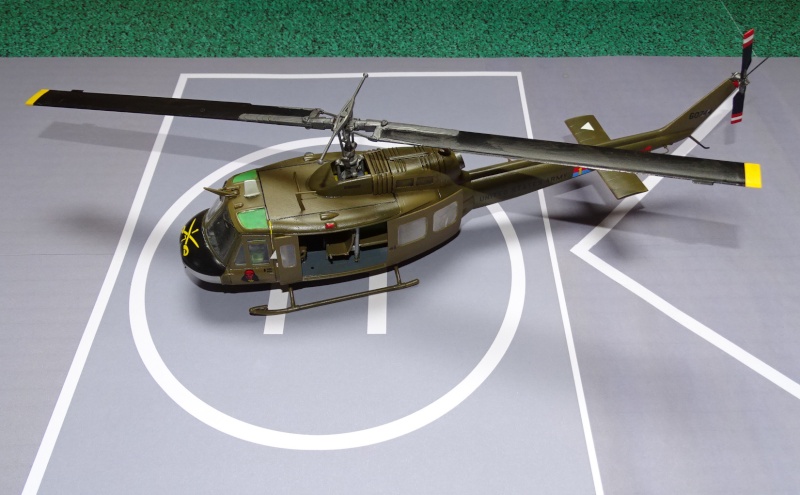 Bell UH-1D Iroquois  Italeri 1/48 Dsc01711