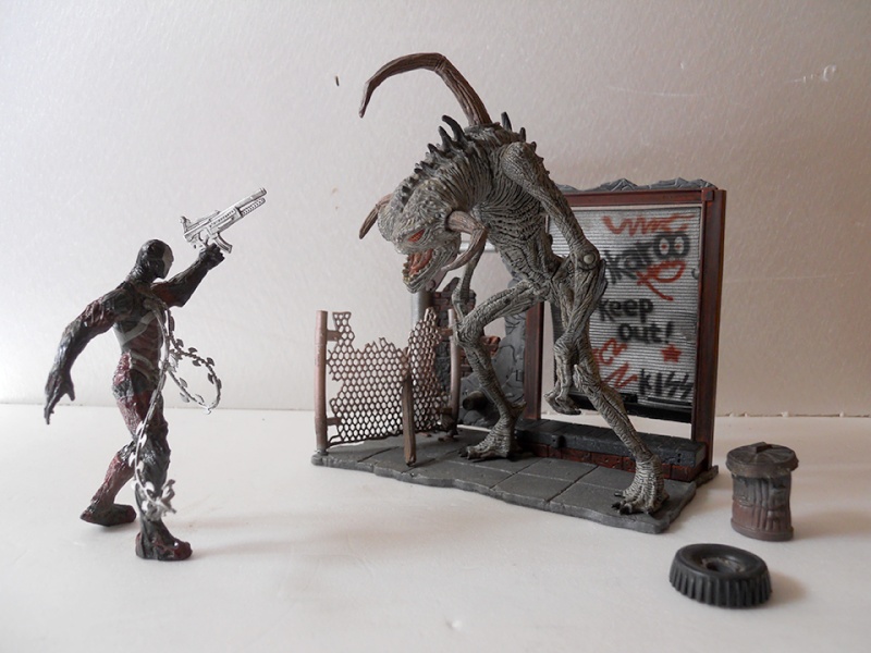 Violator Action Set - Todd McFarlane Toys 1998 Dscn7010