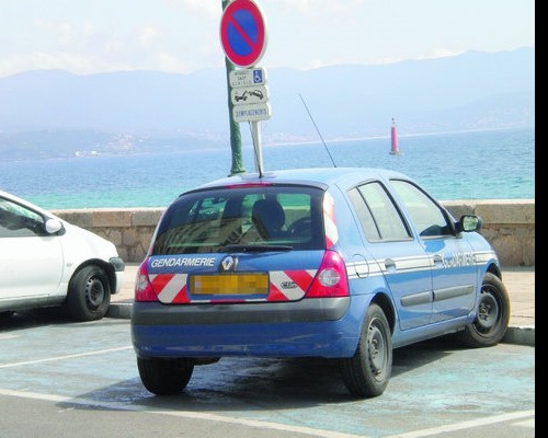 Il donne une leçon aux gens stationnés dans les zones d’handicapés! Sans_221