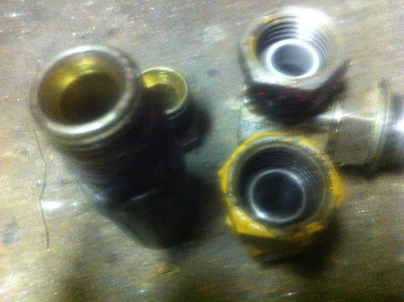 Raccords hydrauliques pour tracto JD 410 Img_1212