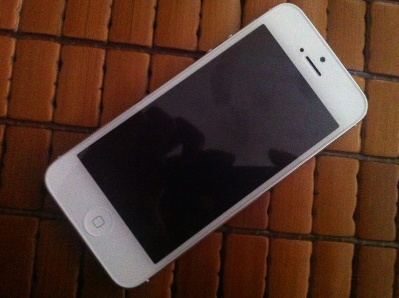 iPhone 5 16gb màu trắng quốc tế nguyên zdin bao thợ coi ios 7.0 Va110