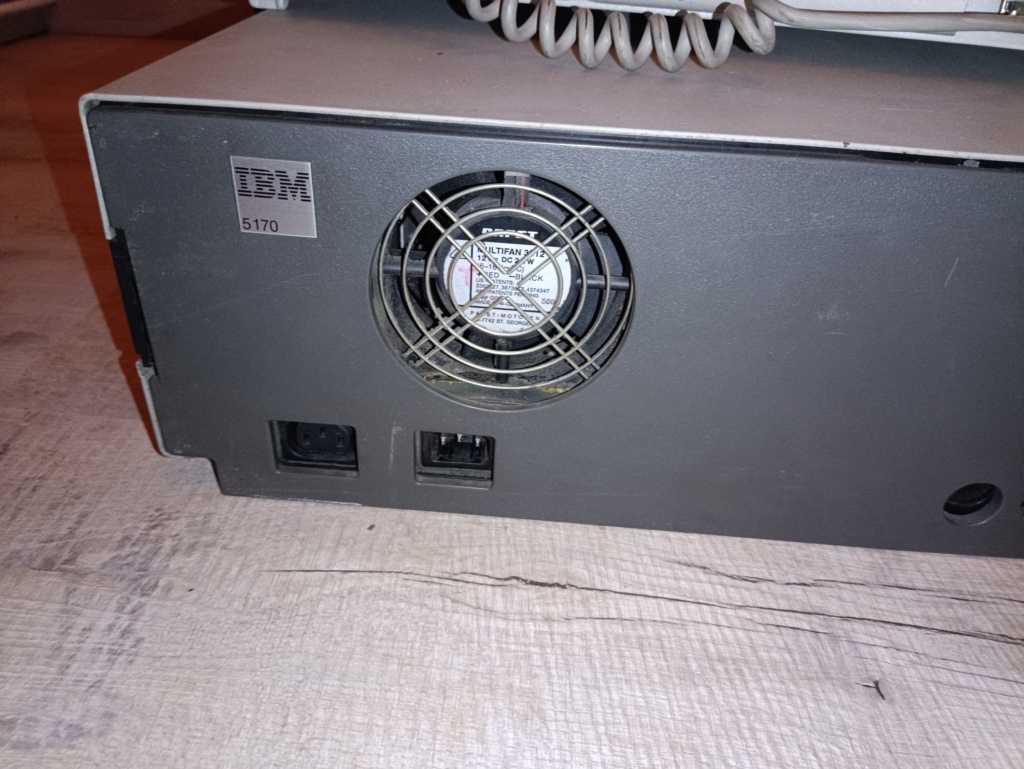 IBM PC AT 5170 + deux écrans IBM 5151 + clavier M  Img_2016