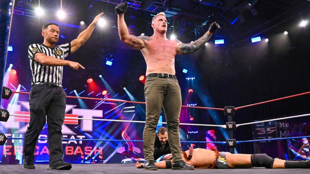 Qui a remporté le premier Strap Match de l'Histoire de NXT ??? [Spoiler NXT The Great American Bash] 035_nx11