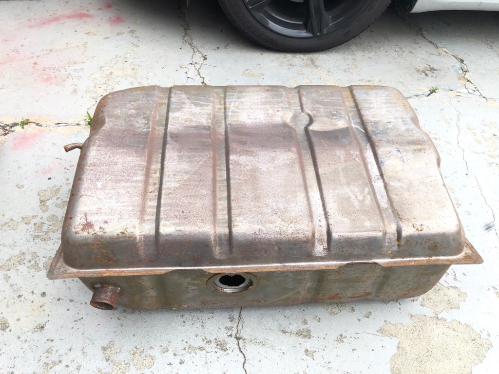  Two fuel tanks, used, free! Tank_110