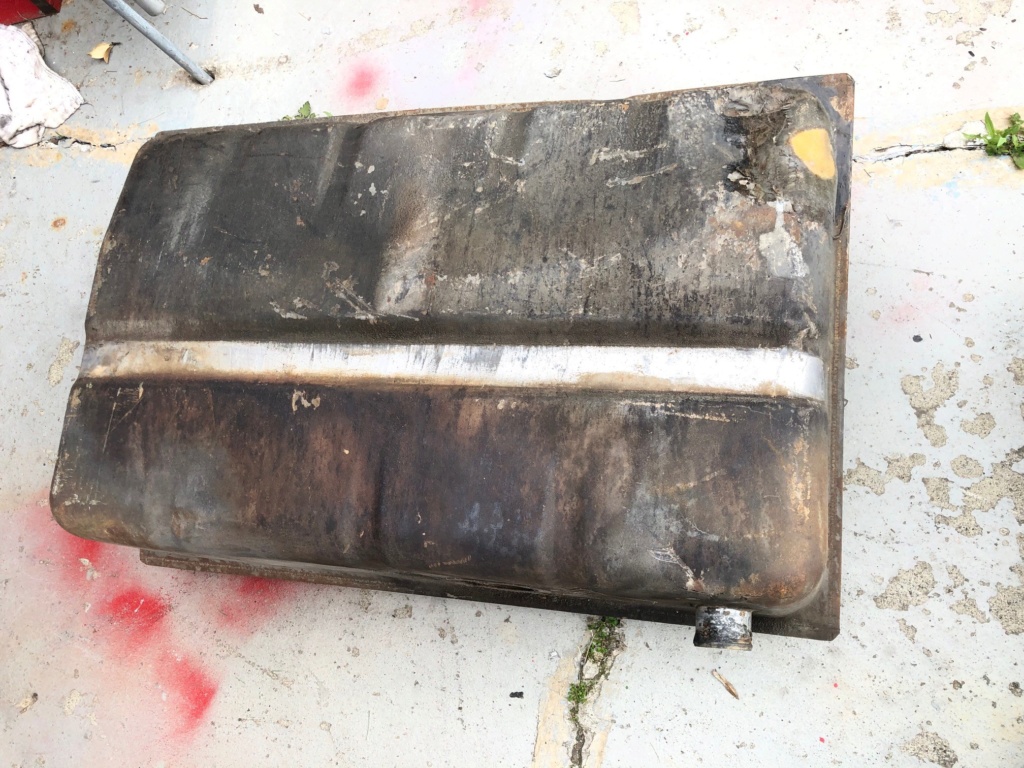  Two fuel tanks, used, free! Tank_111