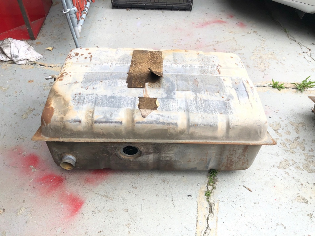 Two fuel tanks, used, free! Tank_710