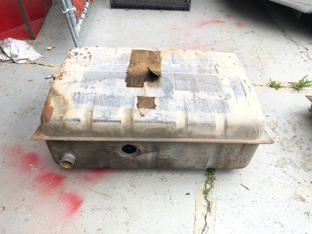  Two fuel tanks, used, free! Tank_710