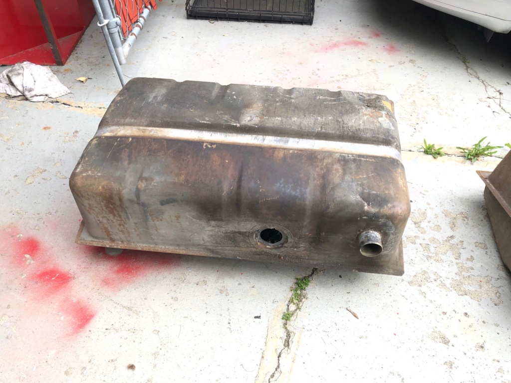 Two fuel tanks, used, free! Tank_810