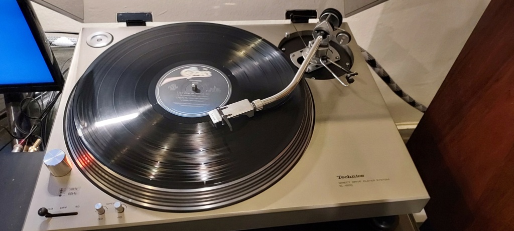 Technics SL1200 TT with SME3009 tonearm Techni11