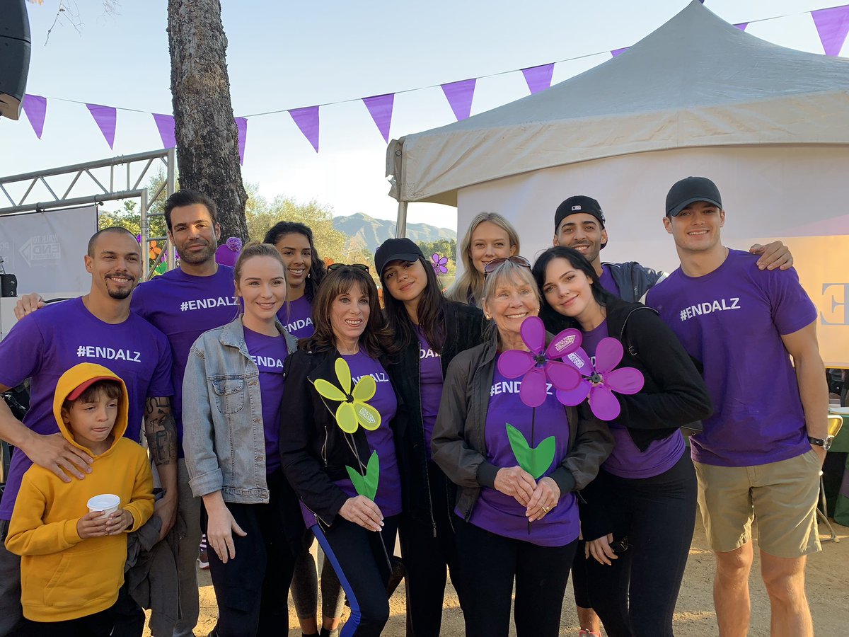 Молодые и Дерзкие на 2018 Walk to End Alzheimer's Drfnws10