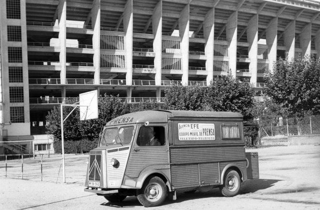 COLECCION DE FURGONETAS CITROEN HY - Página 3 Efe_111