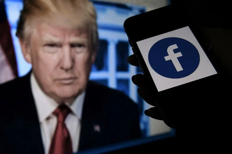 زوكربيرغ يخسر 7 ملايير دولار في بضع ساعات بعد انقطاع خدمات "فيسبوك" Trump-10