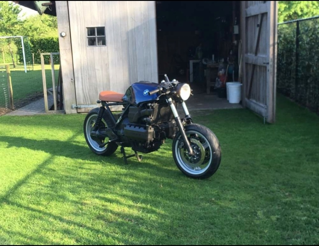 American in Belgium, 91 k100 Cafe Screen12