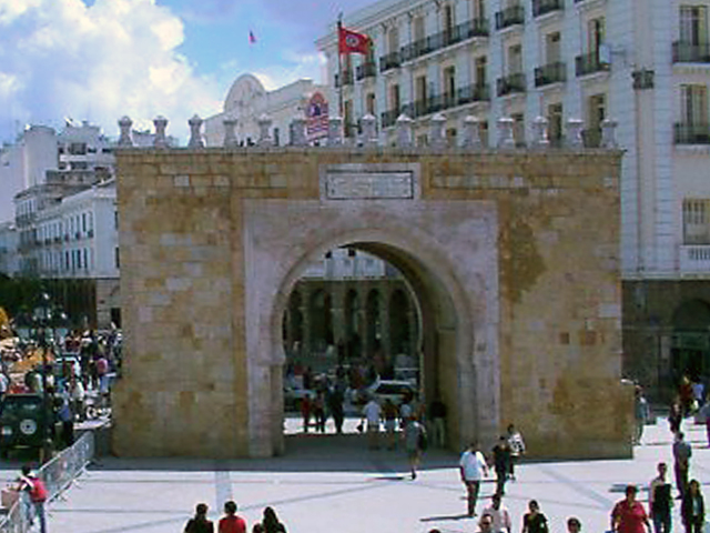 Fil parallèle du concours du mois de mai 2022 : Portes et/ou fenêtres.  Tunis_10