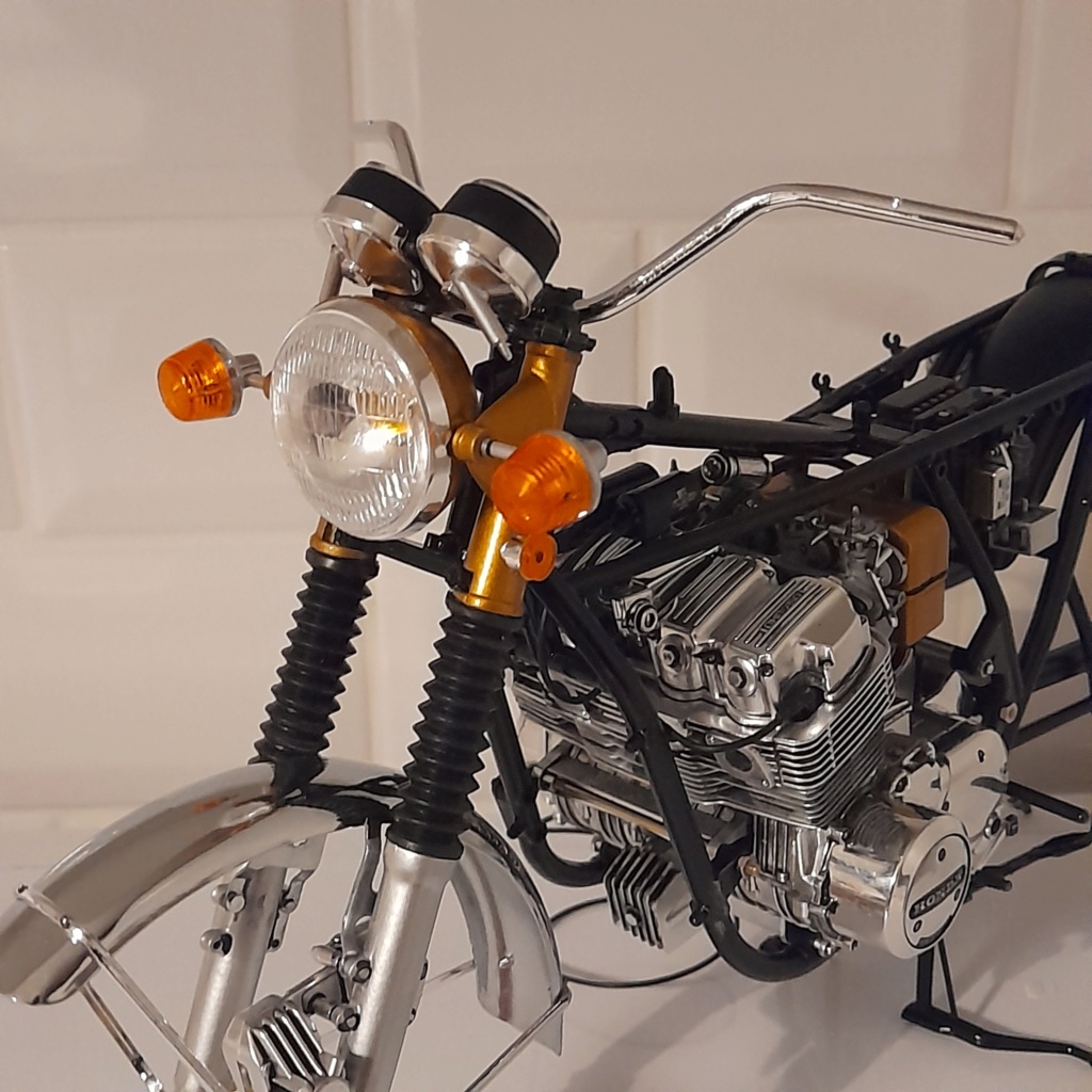 1/6 Honda cb 750 four Tamiya - Page 5 20230235