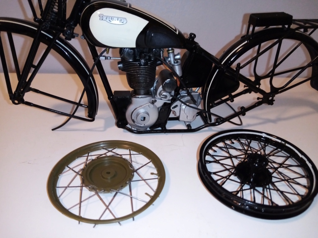 * 1/9 Triumph 3WH ITALERI Img_2048