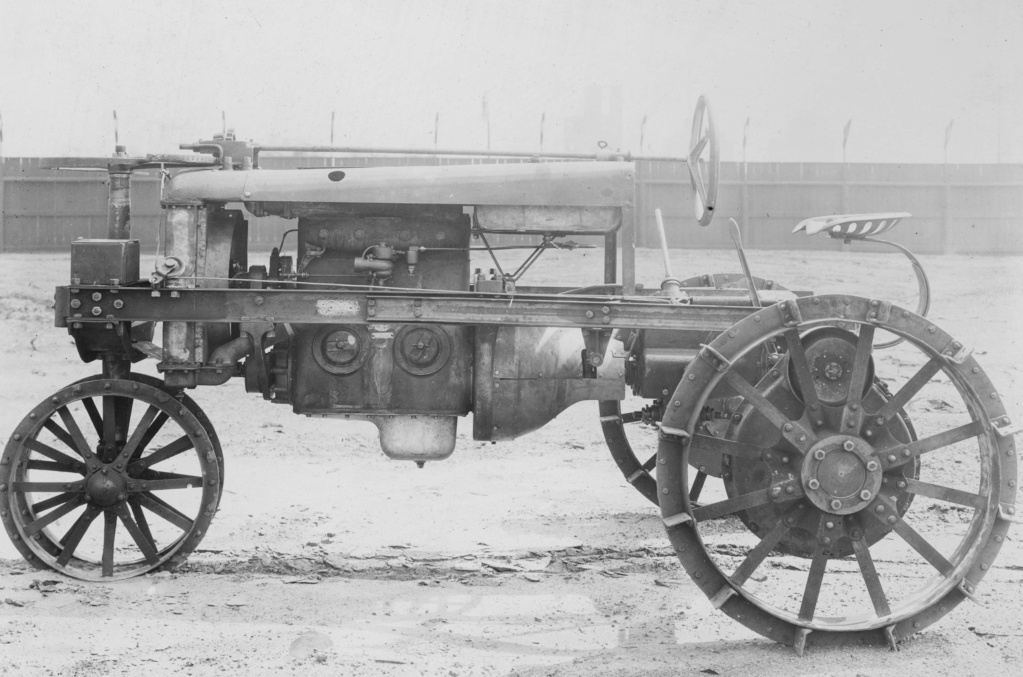 Des livres pour les 100 ans du FARMALL 0000_118