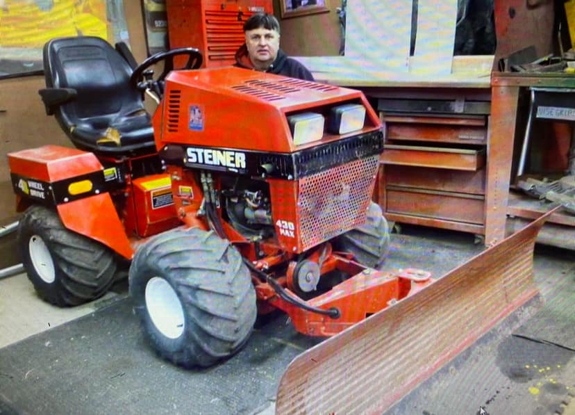 Comment transformer un mini-tracteur-tondeuse en un géant reproduit en "miniature"...?! 0000_153