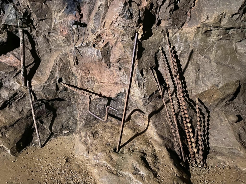 Ma passion : tout sur les mines de charbon et les mineurs (5ème partie) - Page 17 330