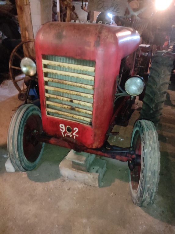 70 Loulans les forges : la ferme du tracteur de Mr Bouchaton Img_2132