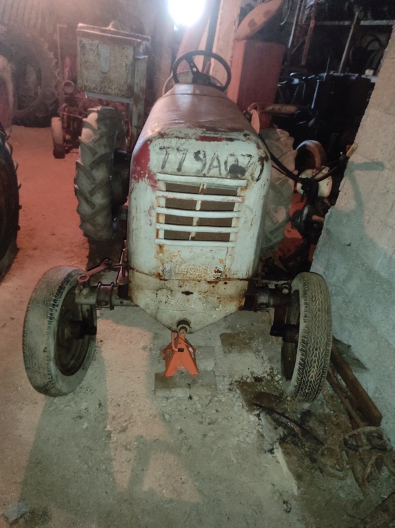70 Loulans les forges : la ferme du tracteur de Mr Michel Bouchaton Img_2135