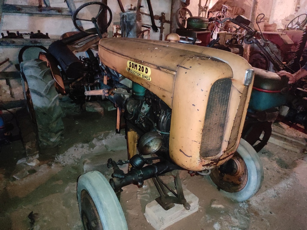 70 Loulans les forges : la ferme du tracteur de Mr Bouchaton Img_2138