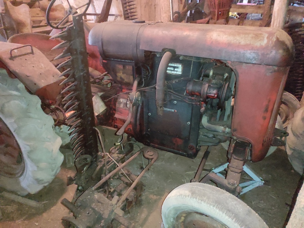 70 Loulans les forges : la ferme du tracteur de Mr Bouchaton Img_2140