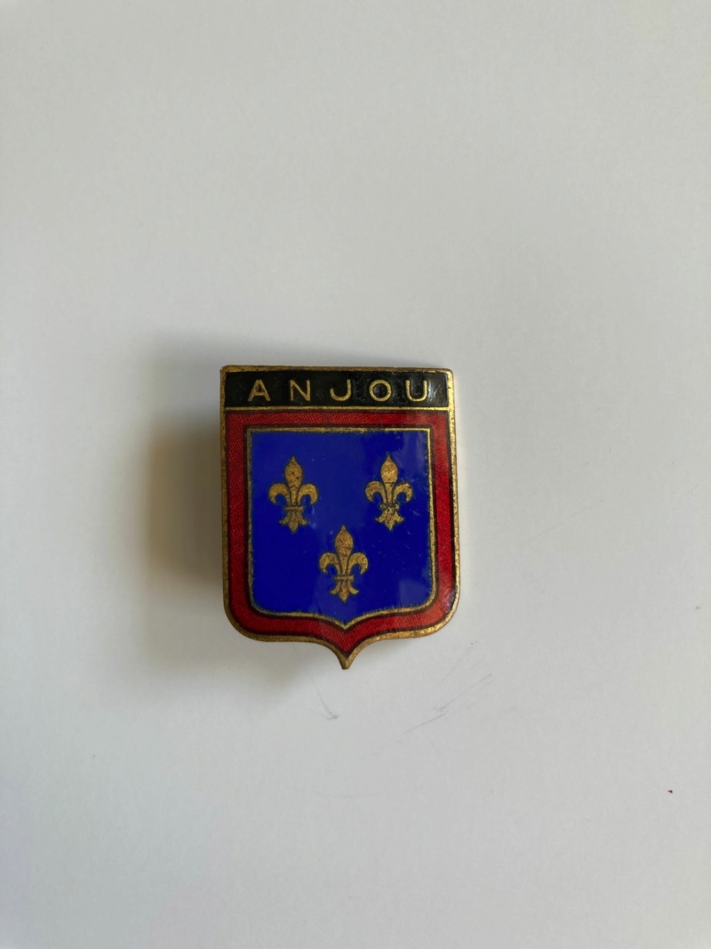 Insignes Indochine et Algérie à identifier Anjou_11