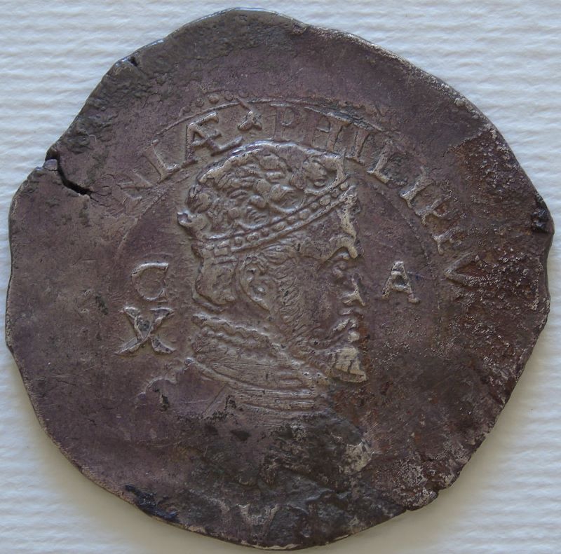 10 reales Felipe II, I tipo maltagliato, ceca Cagliari, Cerdeña Dsc02510