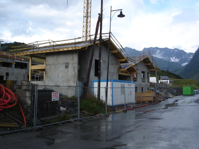 [LaRosière]Vaste programme de construction dans la station Dsc02517