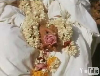 Vidéo : Ma Ananda Mayi (ashrams) Mamain10