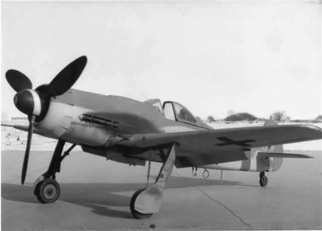 [OTAKI] FOCKE WULF Fw 190 D-9 Réf OT2 26 500 Focke_11
