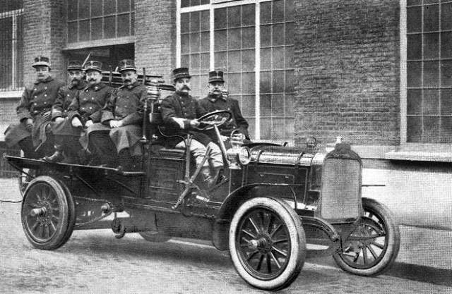 Pompiers bruxellois... d'une autre époque Dyn01010