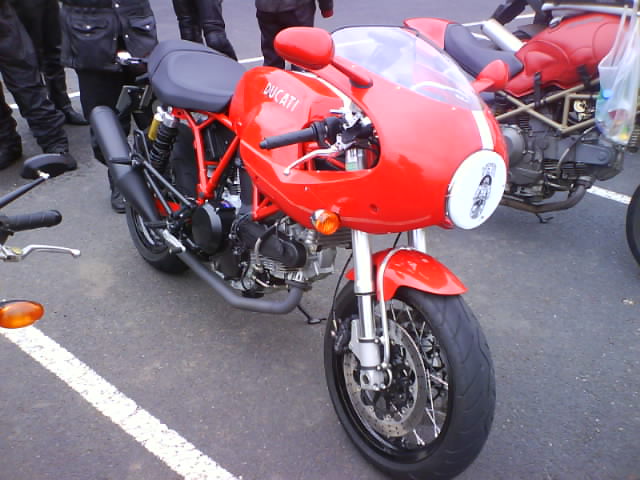 red motorcycles Dsc04110