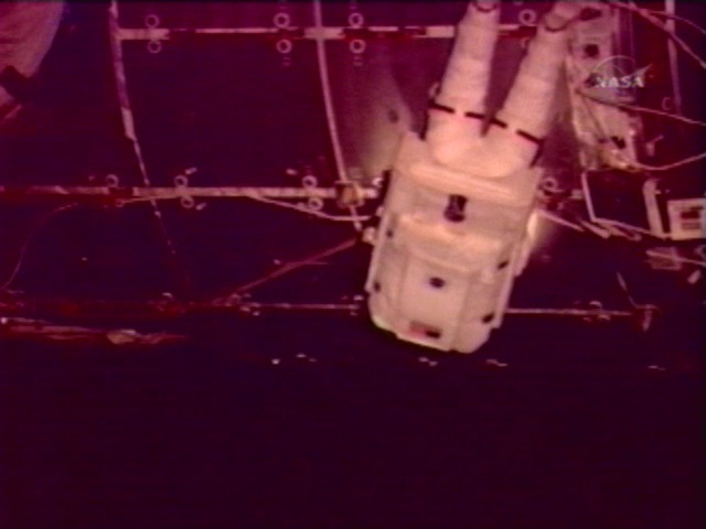 ISS: EVA du 20.11.2007 Vlcsna25