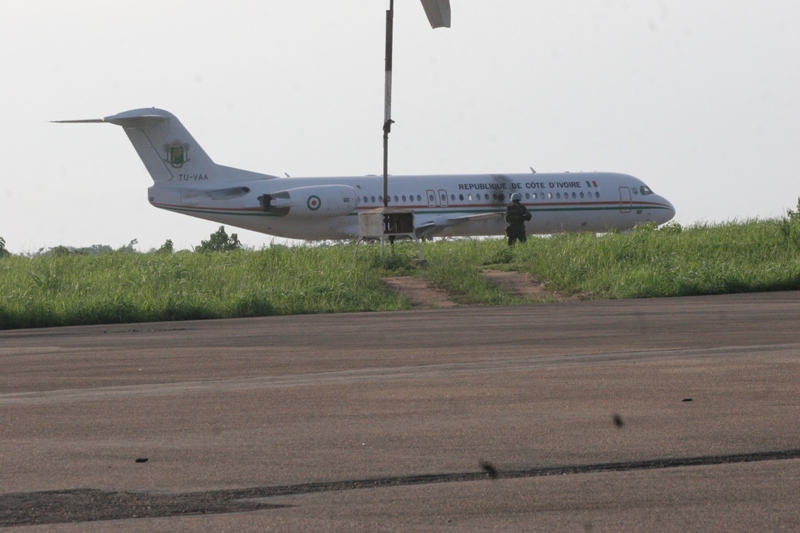 Attentat contre le Fokker 100 du PM de Cte d'Ivoire L_avio10