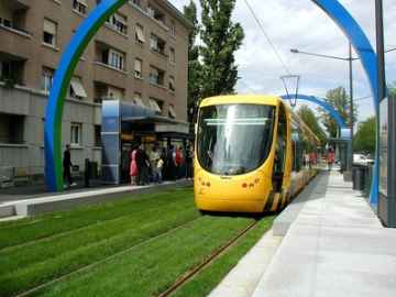 Les transports en commun (trams + bus  + métro) Medium10